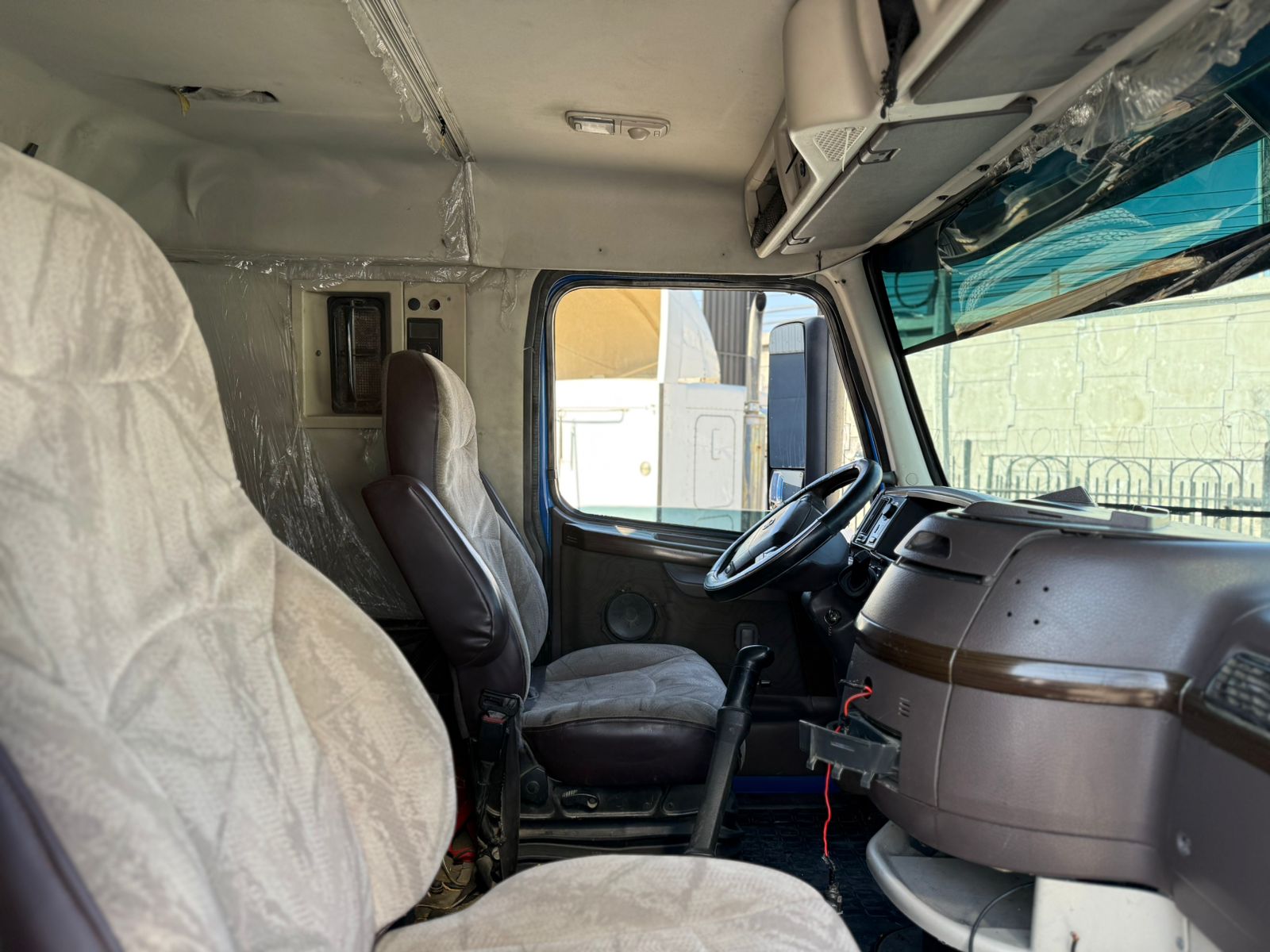 Volvo VNL  64T